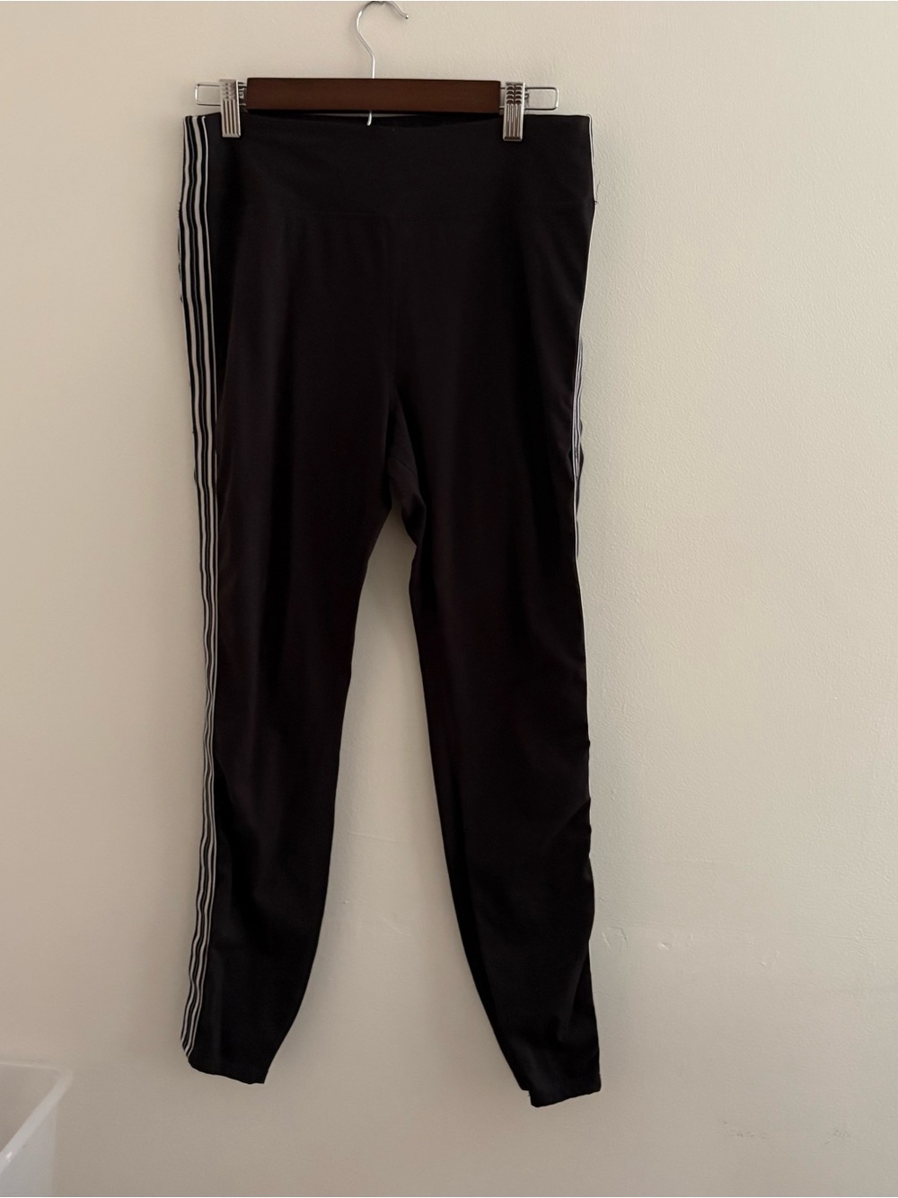 Avia Women’s Large Black Leggings Pants Ankle Walking Casual Gym Leisure N7